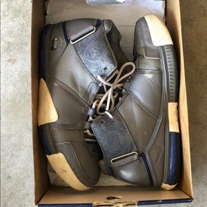 Nike Lebron 2. Size 10.5